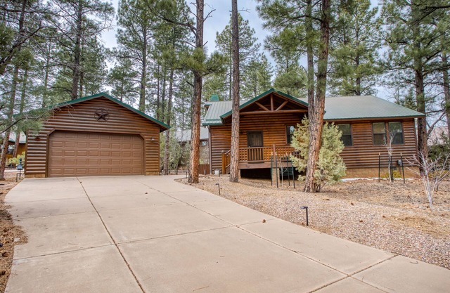Torreon Cardinal Landing Cabin With Party Garage