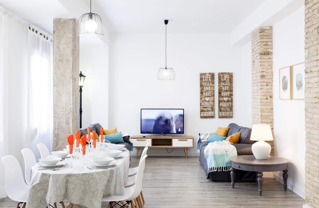 Torres de Serranos Purísima, 4 Schlafzimmer, 8 Pax, Zentraler Markt