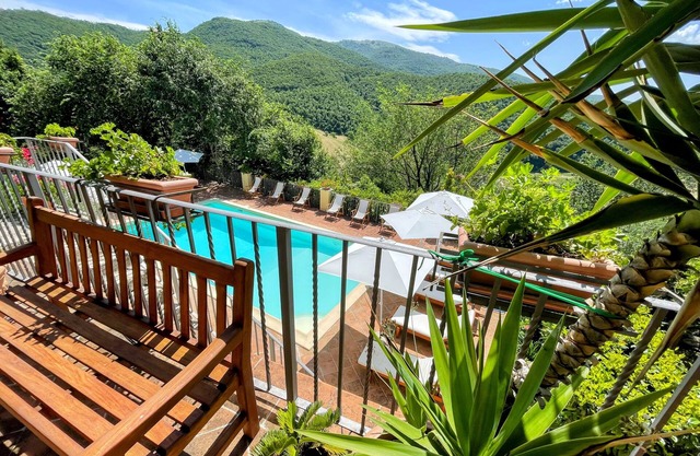 Torretta sleeps 5 with private verandah and garden overlooking pool - wifi