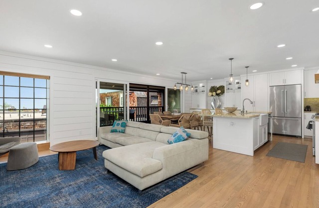 Torrey View Hideaway - AC, Dogs, Ocean Views, Gorgeous!