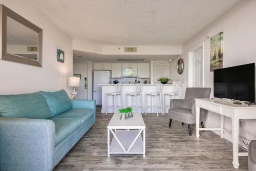 Tortuga Suite at Sunrise Suites Resort - Heated Pool, Hot Tub & Free Parking