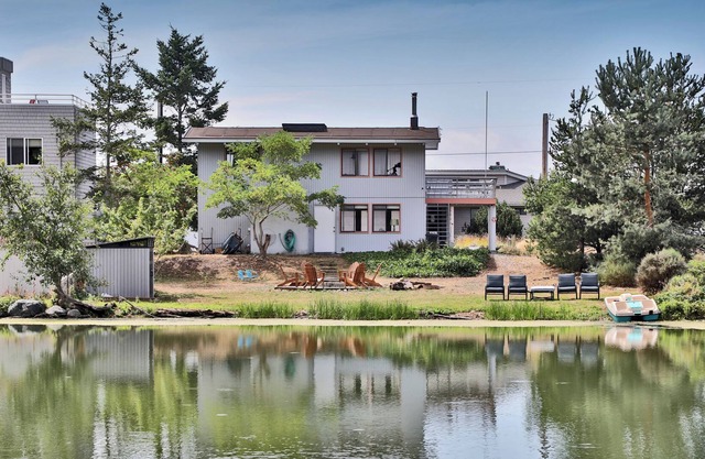 281 -Adorable two story beach retreat-sleeps 6