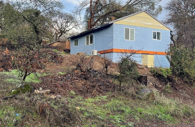 Totally remodeled and fully furnished single family house. Pet-Friendly.
