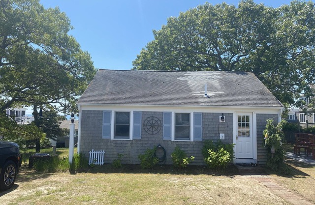 Totally renovated cottage steps to Ridgevale beach via private path and bridge!