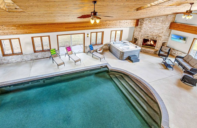 Touchdown Retreat – Indoor Pool, Hot Tub & Games!