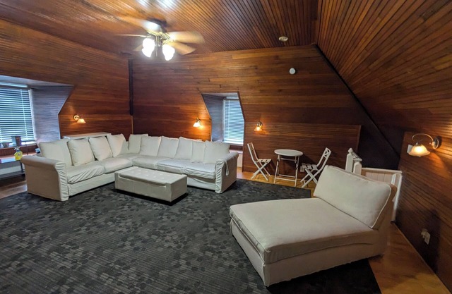 Tower Grove 2 bedroom with two off street parking spots!