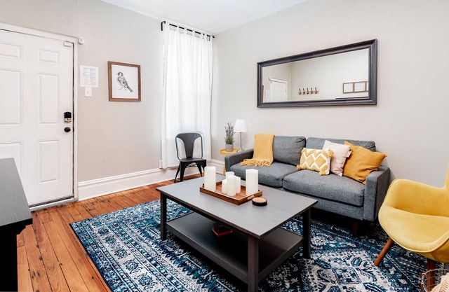 Tower Grove Bungalow Sleeps 4 south city Getaway