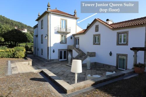 Tower Junior Queen Suite at Casa dos Macieis, Camino Santiago direct access & Optional Agritourism