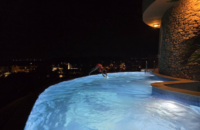 TURM MIT POOL. COSTA BRAVA.