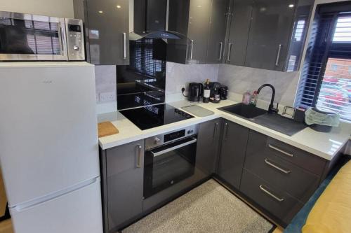 Town Centre Modern 1 Bed self-contained Apartment