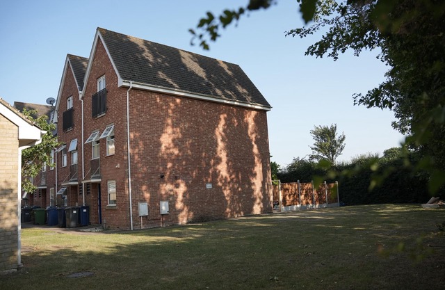 Town Centre spacious 4 bed town house