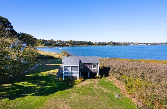 Town Cove Cottage: 058-OT Charming Waterfront Cottage on Town Cove – Orleans