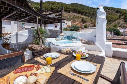 Town house with roof terrace and plunge pool