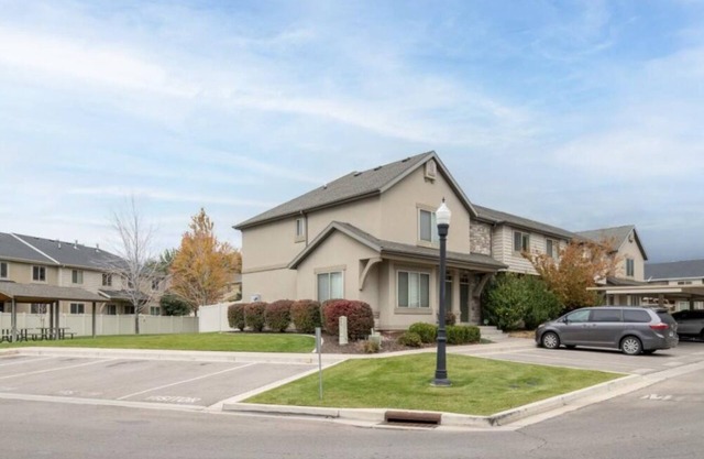 Townhome- 5 Minutes to UVU