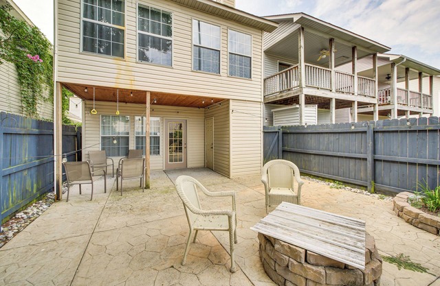 Townhome Near Lake Hamilton & Race Track!