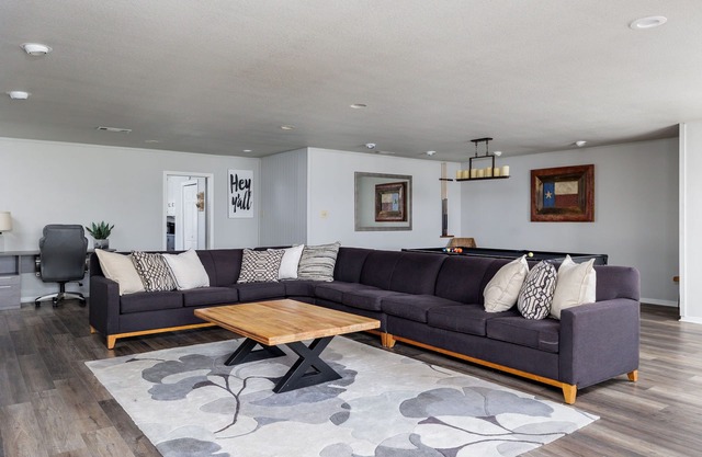 Townhome on Mill Creek Golf Course with onsite golf cart rental
