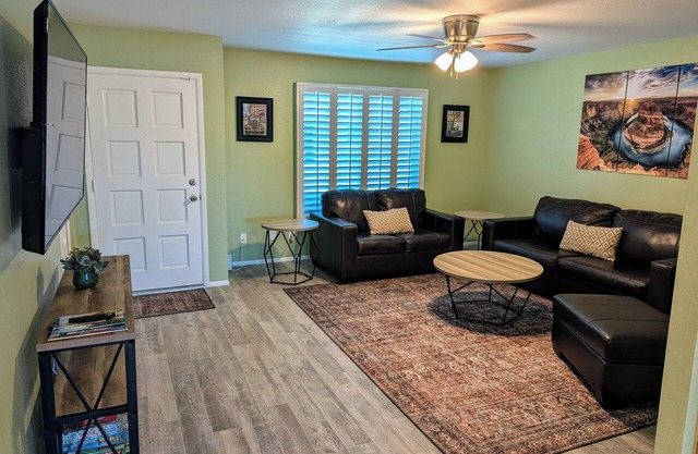 Townhome steps to park & lake w/ big patio, no stairs