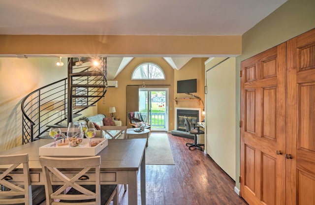 Townhome w/ Fireplace - Walk to Chairlift!