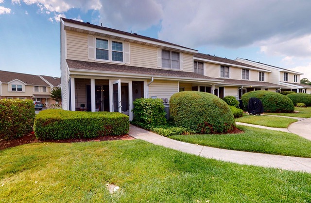 Townhome with central AC, washer/dryer, & pool access - close to beach