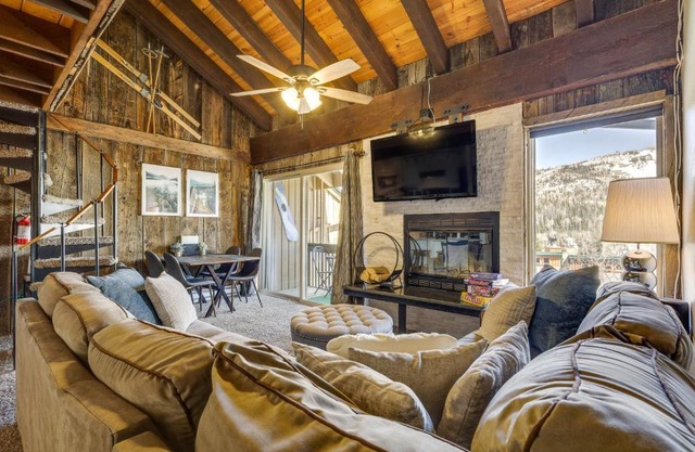 Townhome with Mtn View - Walk to Brian Head Lifts!