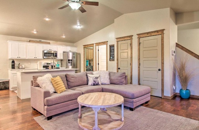 Townhome with Private Hot Tub, 8 Mi to Downtown
