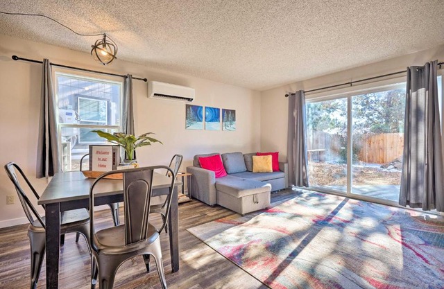 Townhome with Putting Green about 4 Mi to Old Mill!