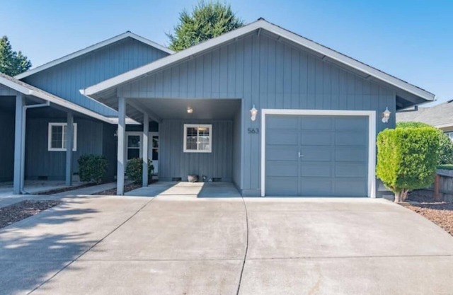Townhouse 2 bed 2 bath fenced backyard garage park