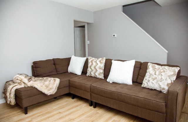 Townhouse in St Norbert, near UofM, Safe neighborhood, near grocery store, par