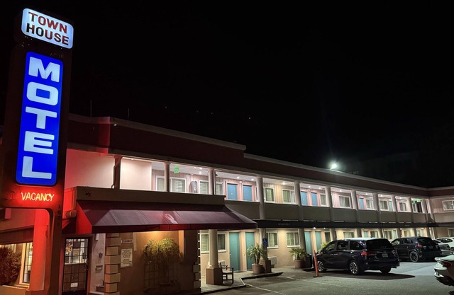 Townhouse Motel