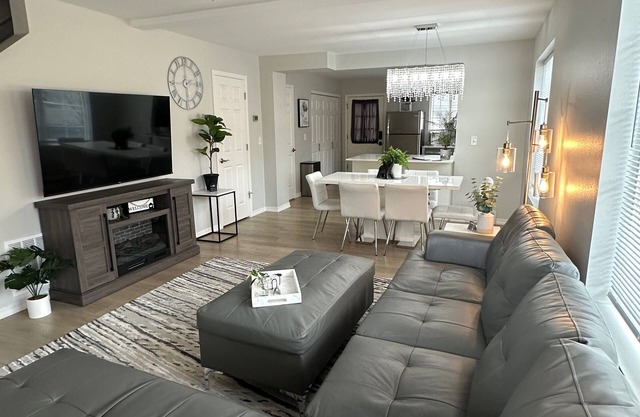 Townhouse on Strand...Centrally located with all new furnishings and Central AC