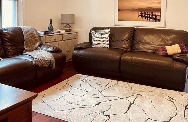 Townhouse with garden: one minute walk to Metro