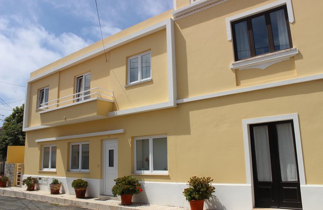 Haus mit Terrasse und Grill, 2 km von Baleal