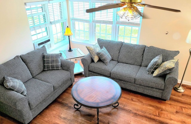 Townhouse99 Two bedrooms, One Bathroom, Sleeps Six