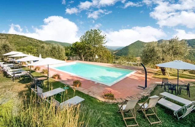 Haus in Monte Santa Maria Tiberina mit Garten