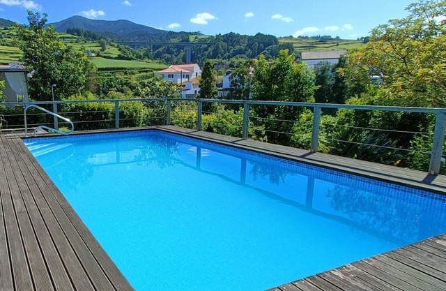 Schönes, ländliches Haus mit einem schönen Garten, Pool und einem atemberaubenden Blick auf die Landschaft
