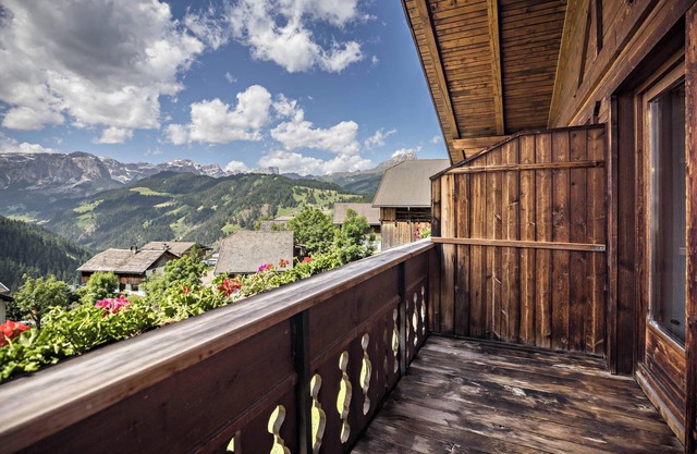 Traditionelle Ferienwohnung "Confolia 2" mit Balkon, Bergblick & WLAN