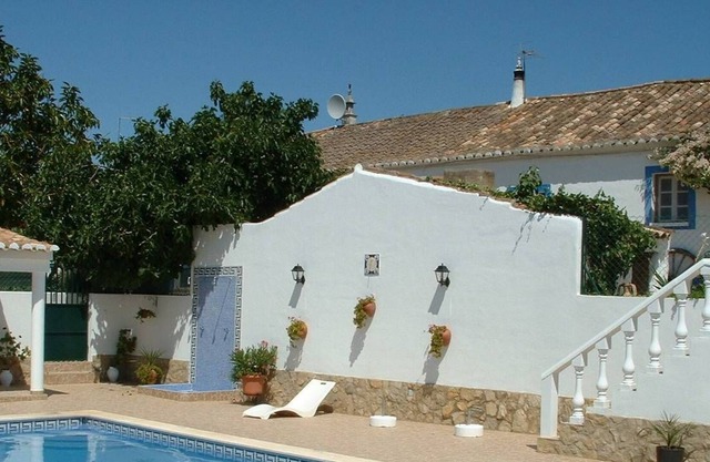 Traditionelle Wohnung auf schönem Grundstück mit Pool in Meernähe