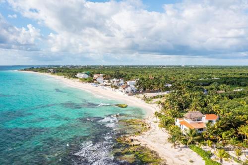 Traditional Beachfront Villa with Cenote, Close To Playa