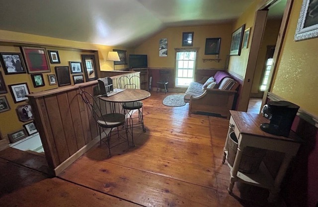 Traditional bed & breakfast in Franklinville One Bedroom Private Bathroom