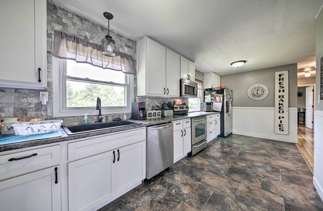 Traditional Country Home in De Soto w/Yard!