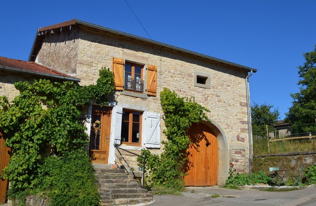 tradit., familien- und tierfreundliches Ferienhaus m. einge. Garten u. Terrasse