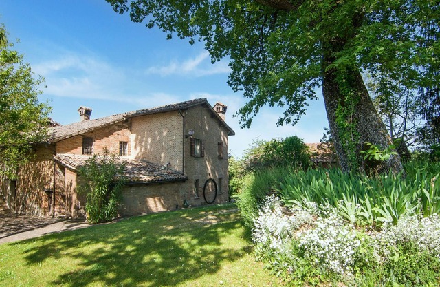 Traditionelles Ferienhaus in Urbino mit Terrasse