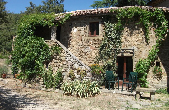 Traditionelles Steinhaus in ländlicher, beschaulicher und ruhiger Lage aus dem Jahr 1799