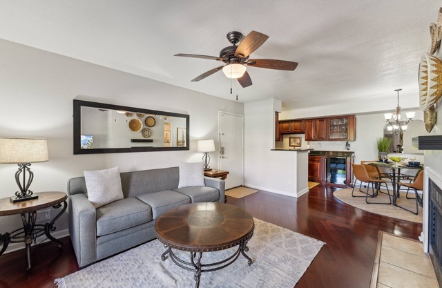 Traditional Touch Modern 1 BR Eigentumswohnung / COM Pool / Jacuzzi / Scottsdale