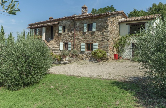 Traditionelles Bauernhaus mit Pool in den Hügeln hinter dem Trasimenischen See