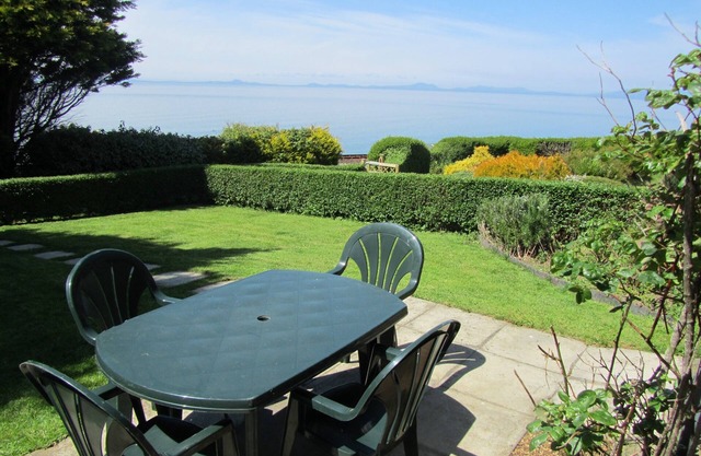 Traditionelles walisisches Cottage mit atemberaubendem Meer- und Bergblick