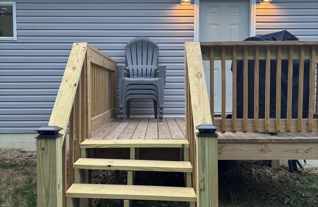 Trail Side Retreat- 3 bedroom 2 bath house sleeps 10 on the HatfieldMcCoy Trails