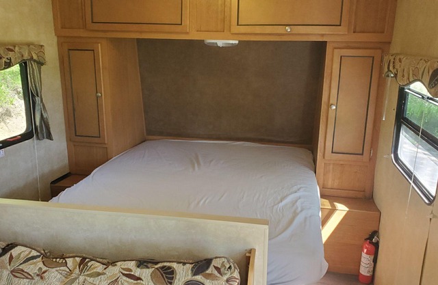 Trailer on Spacious lakefront Campground