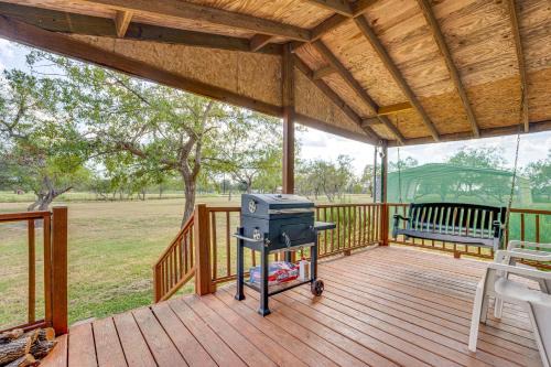 Trails, Creek and Wildlife Country Harwood Retreat