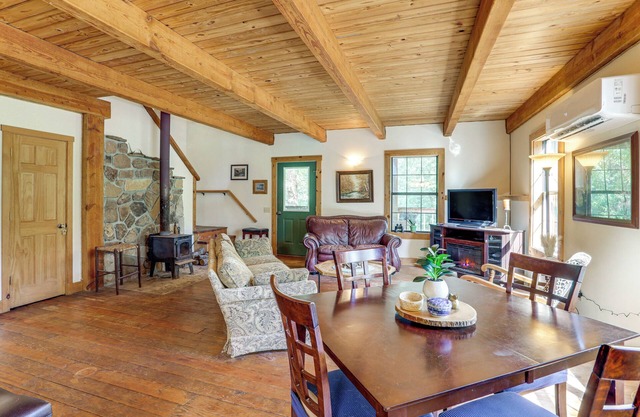 Trails & Creek On-Site: Ozarks Retreat on 23 Acres